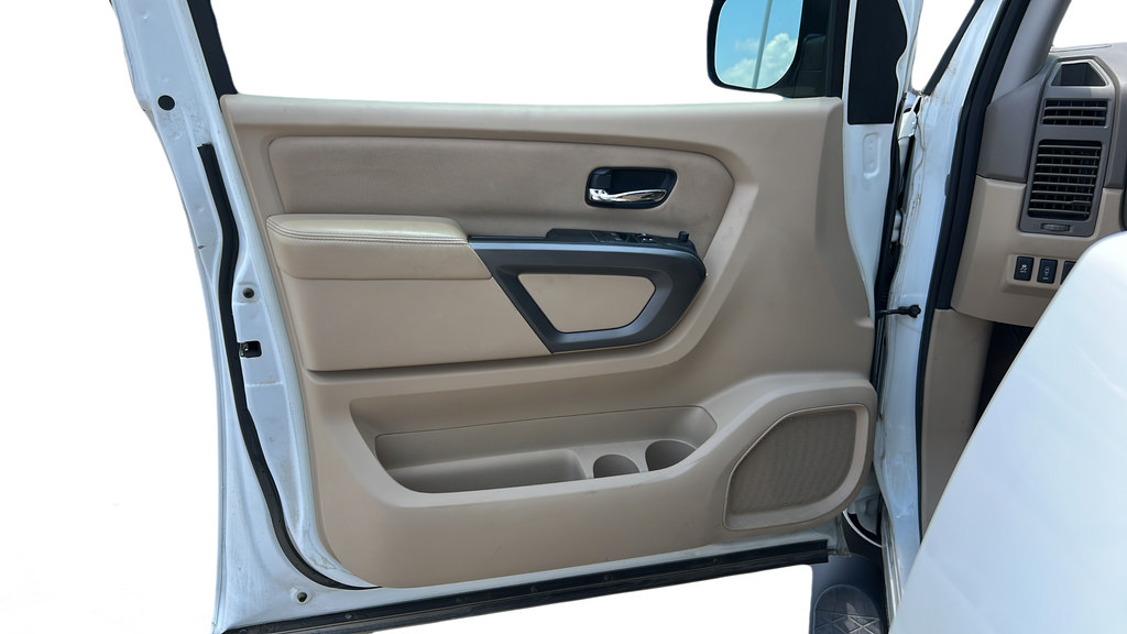 Used 2015 Nissan Titan SV w/ SV Value Truck Package RWD image 10