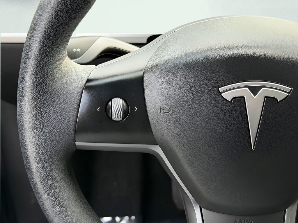 Used 2021 Tesla Model Y Long Range AWD/4WD image 39
