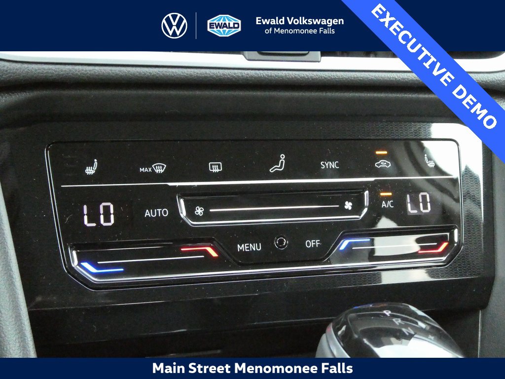 Certified 2025 Volkswagen Taos SE image 18