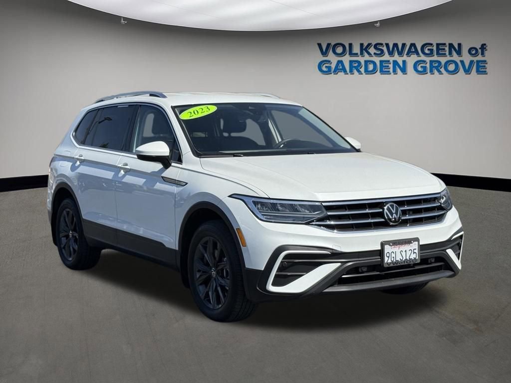 Used 2023 Volkswagen Tiguan SE image 2