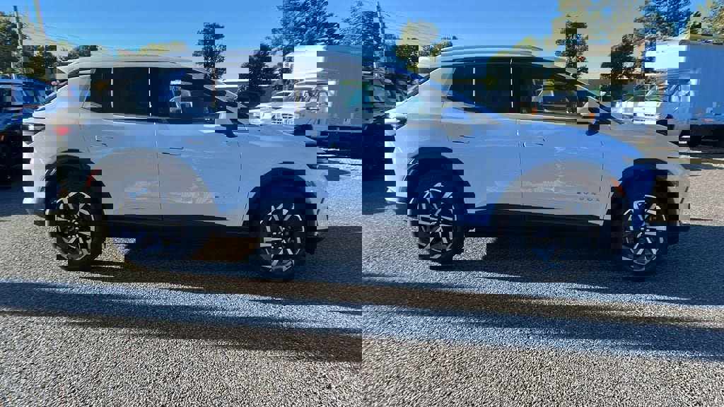 New 2026 Chevrolet Equinox EV LT image 4