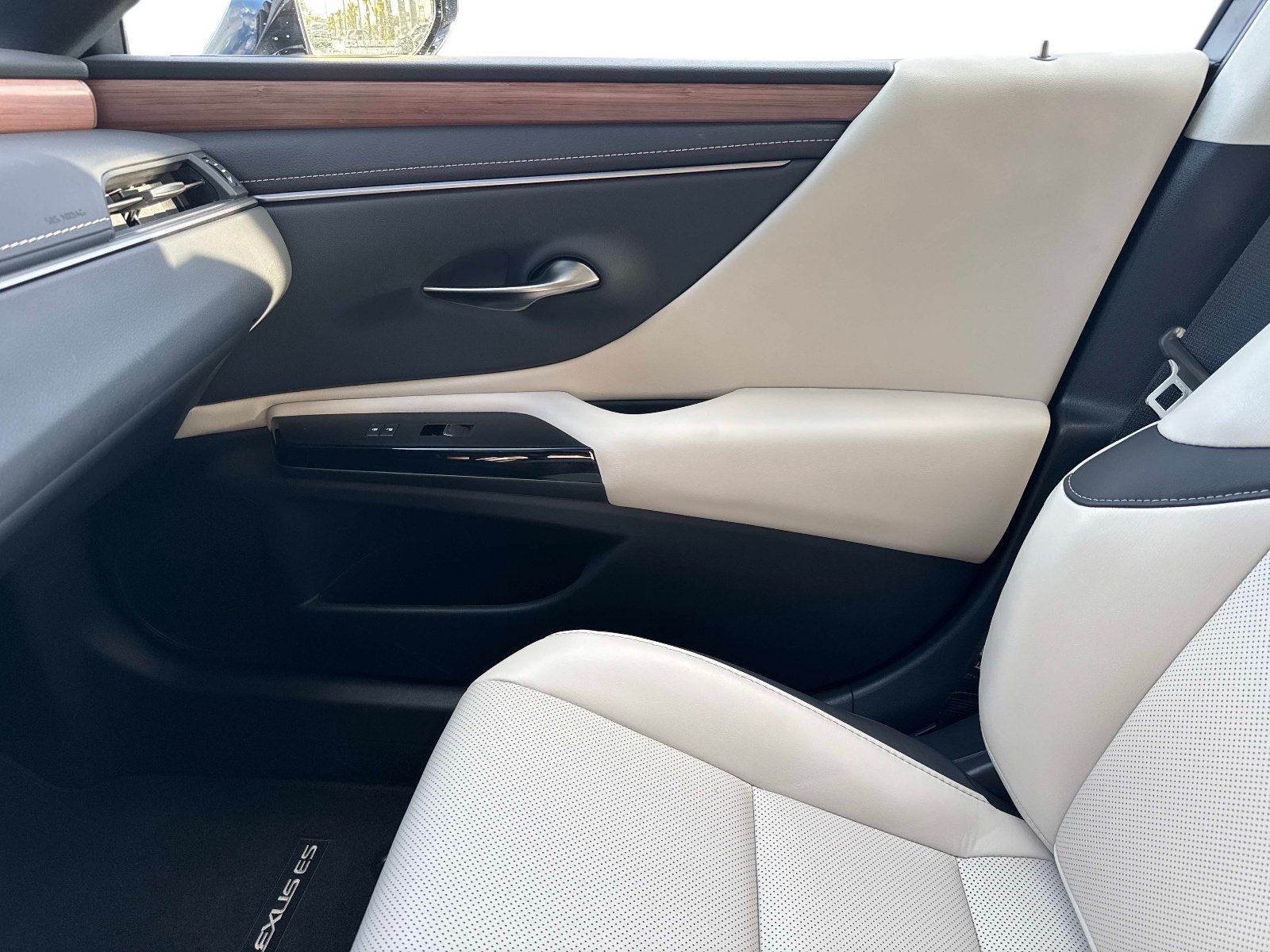 Used 2025 Lexus ES 350 w/ Premium Package FWD image 22