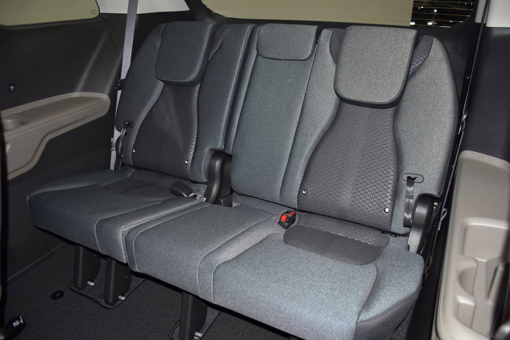 New 2026 Kia Carnival LX image 27