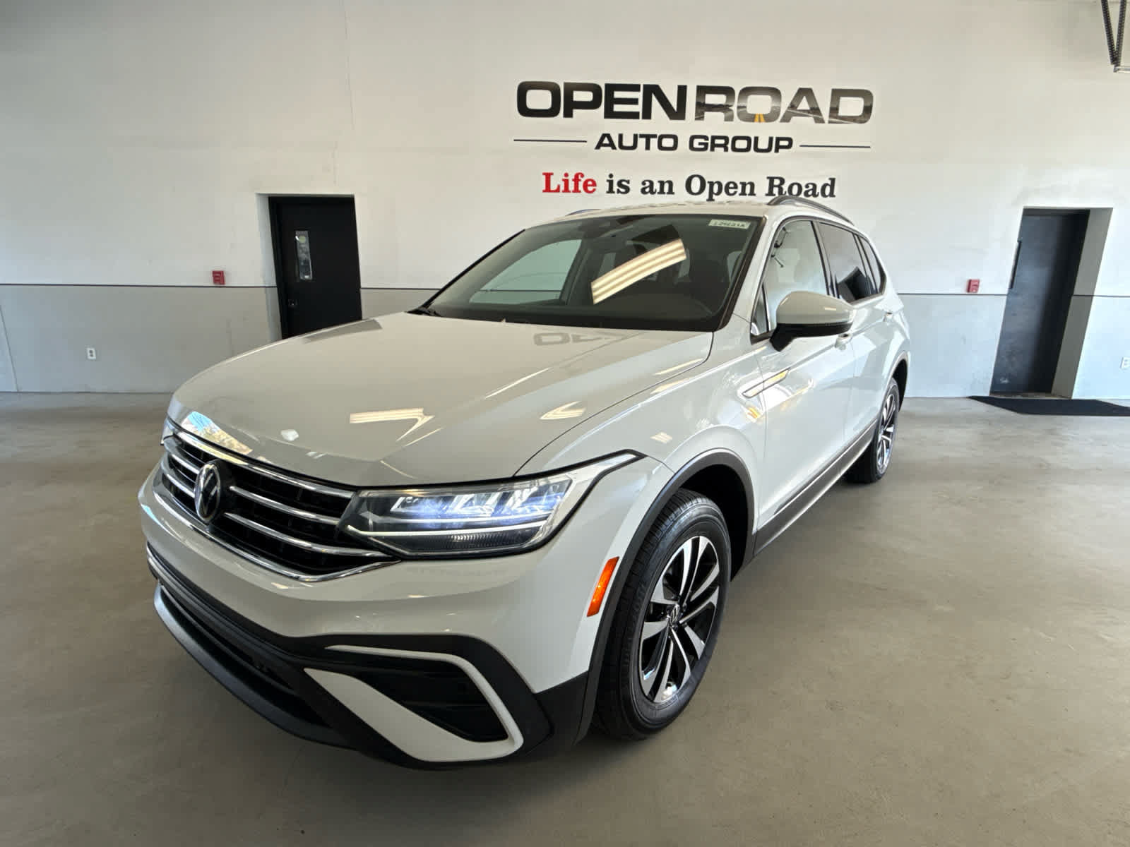 Used 2022 Volkswagen Tiguan S AWD/4WD image 2