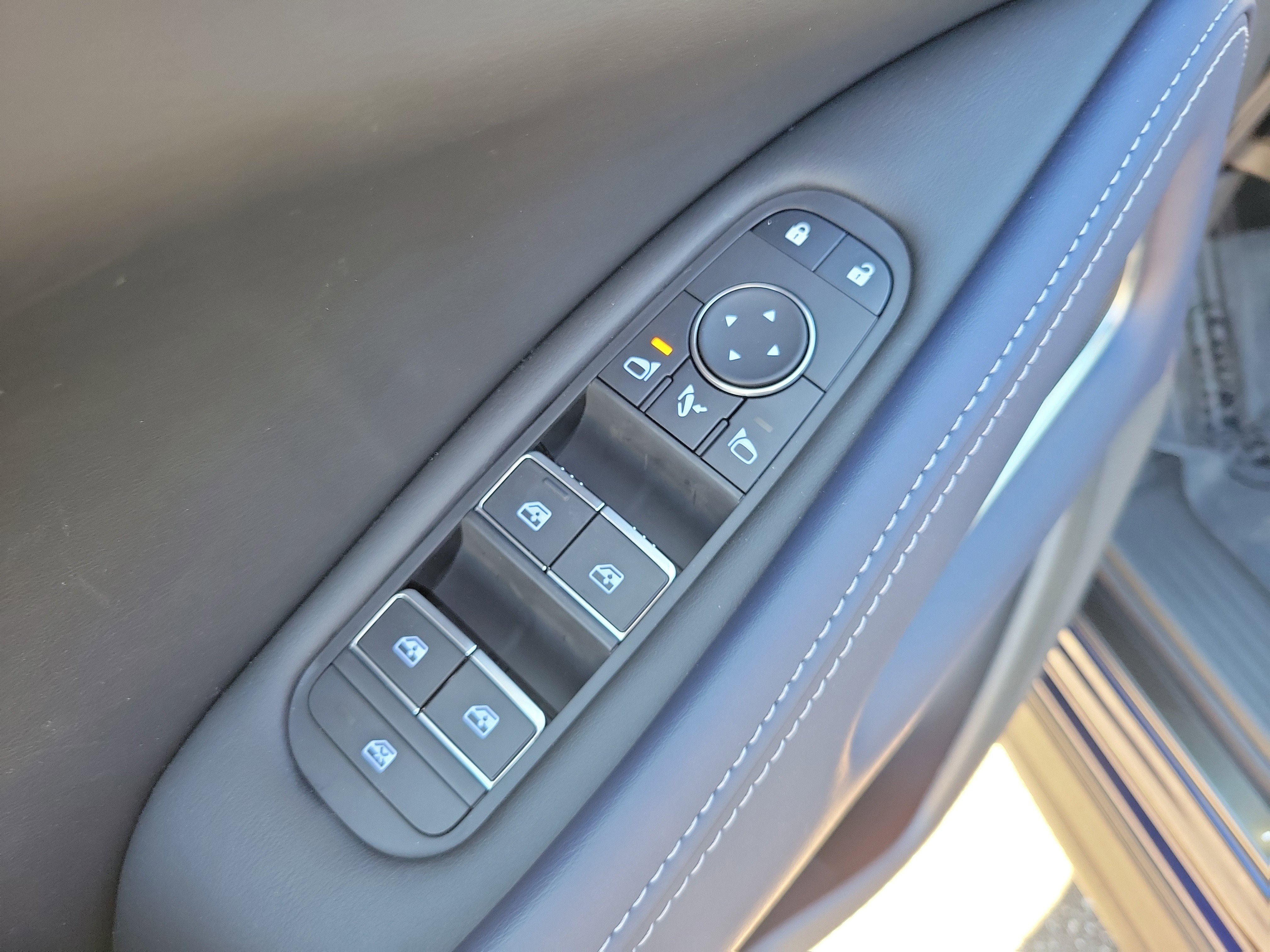 New 2026 INFINITI QX60 Sport w/ Dark Cargo Package image 22