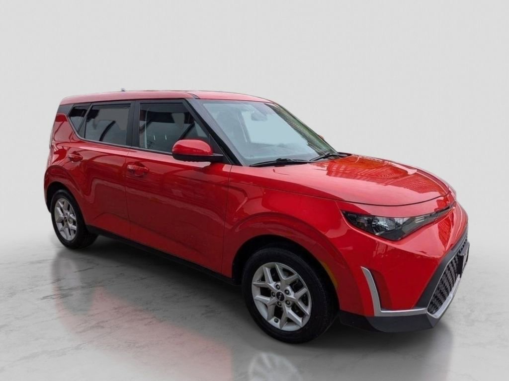 Used 2023 Kia Soul LX w/ LX Technology Package FWD image 5