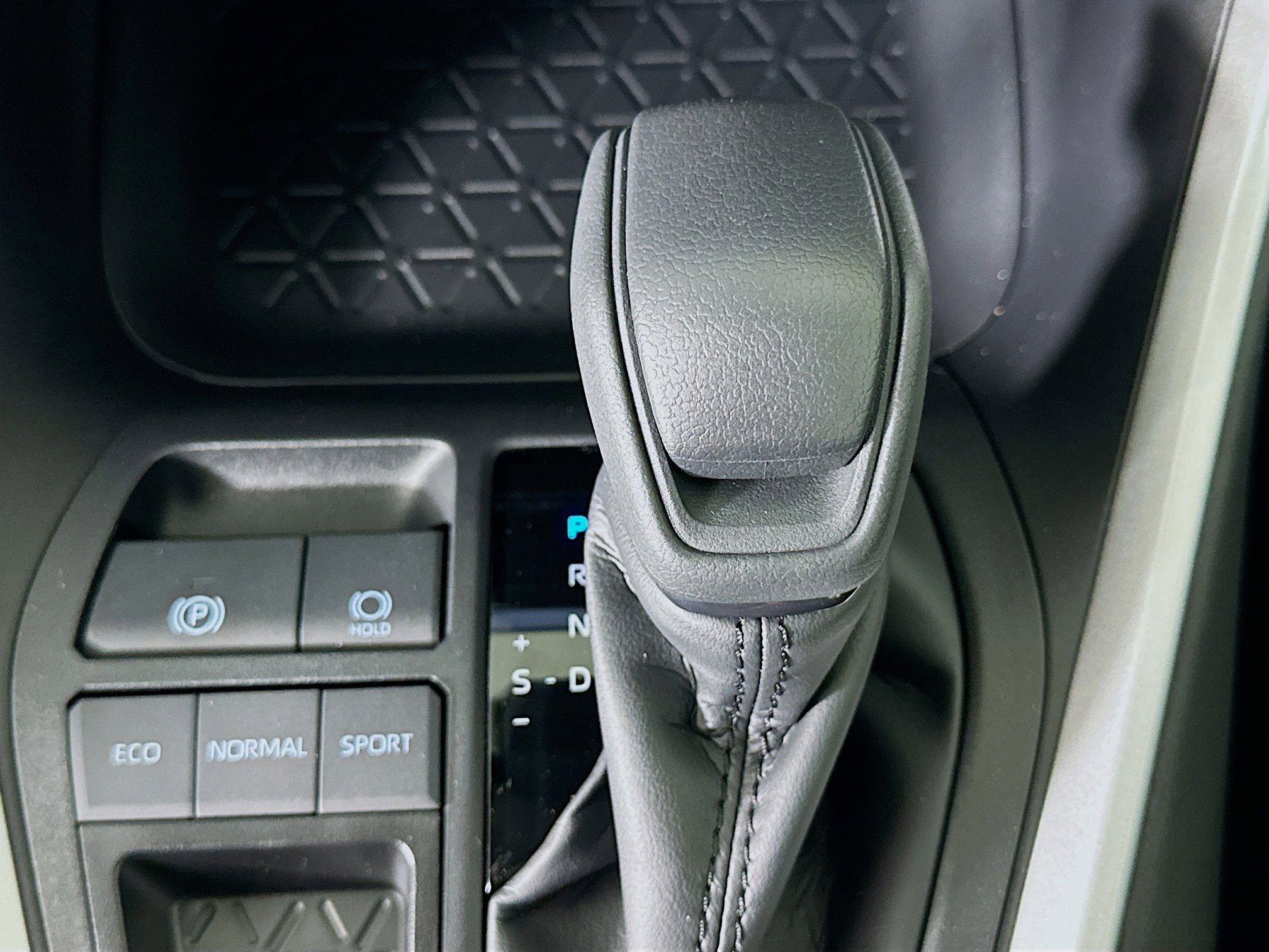 Used 2025 Toyota RAV4 XLE w/ Convenience Package image 24