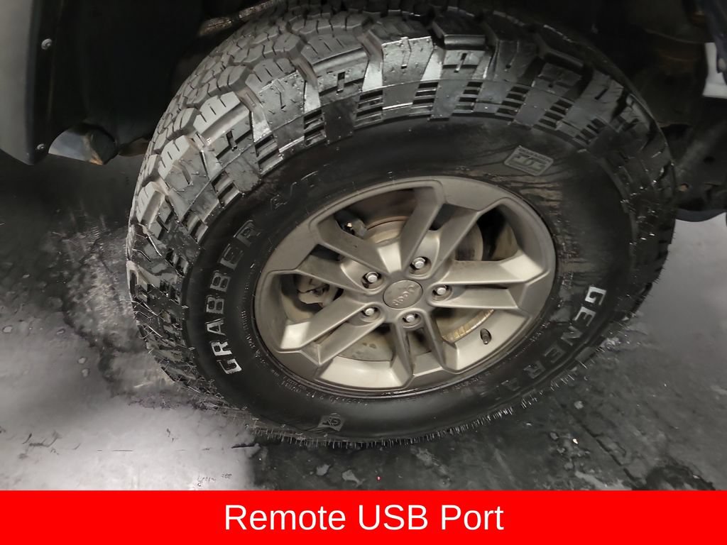 Used 2016 Jeep Wrangler Unlimited Sahara AWD/4WD image 11