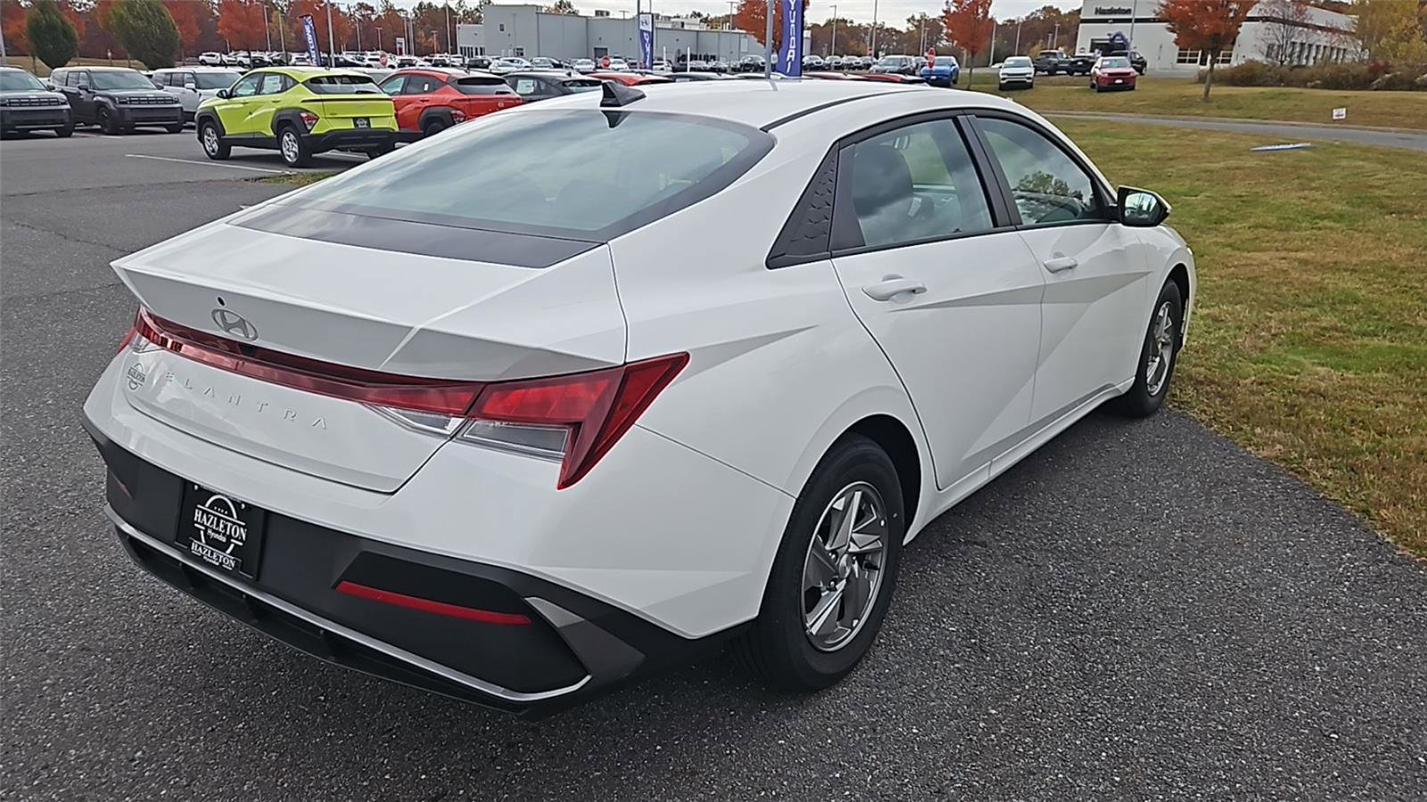 New 2025 Hyundai Elantra SE image 7