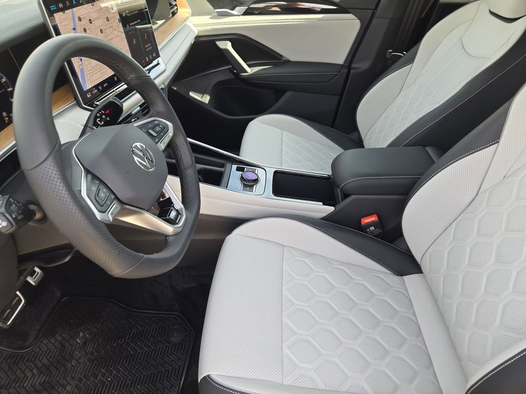 New 2026 Volkswagen Tiguan SEL R-Line image 11