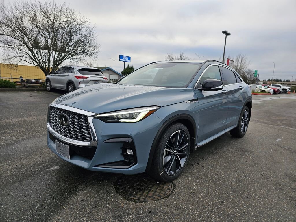 New 2025 INFINITI QX55 Essential image 3