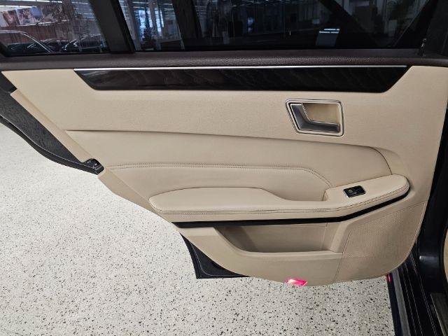 Used 2016 Mercedes-Benz E 350 4MATIC Sedan image 26