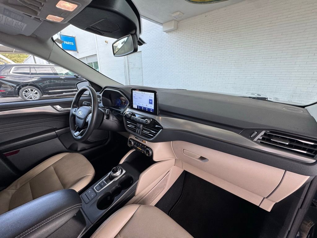 Used 2022 Ford Escape Titanium image 16