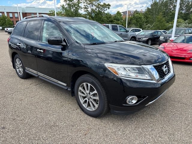 Used 2016 Nissan Pathfinder SL w/ SL Tech Package AWD/4WD image 2