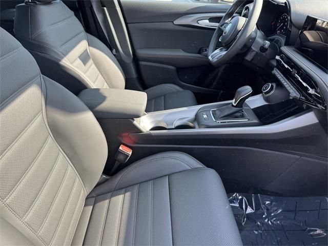 New 2025 Alfa Romeo Tonale w/ Premium Package image 8