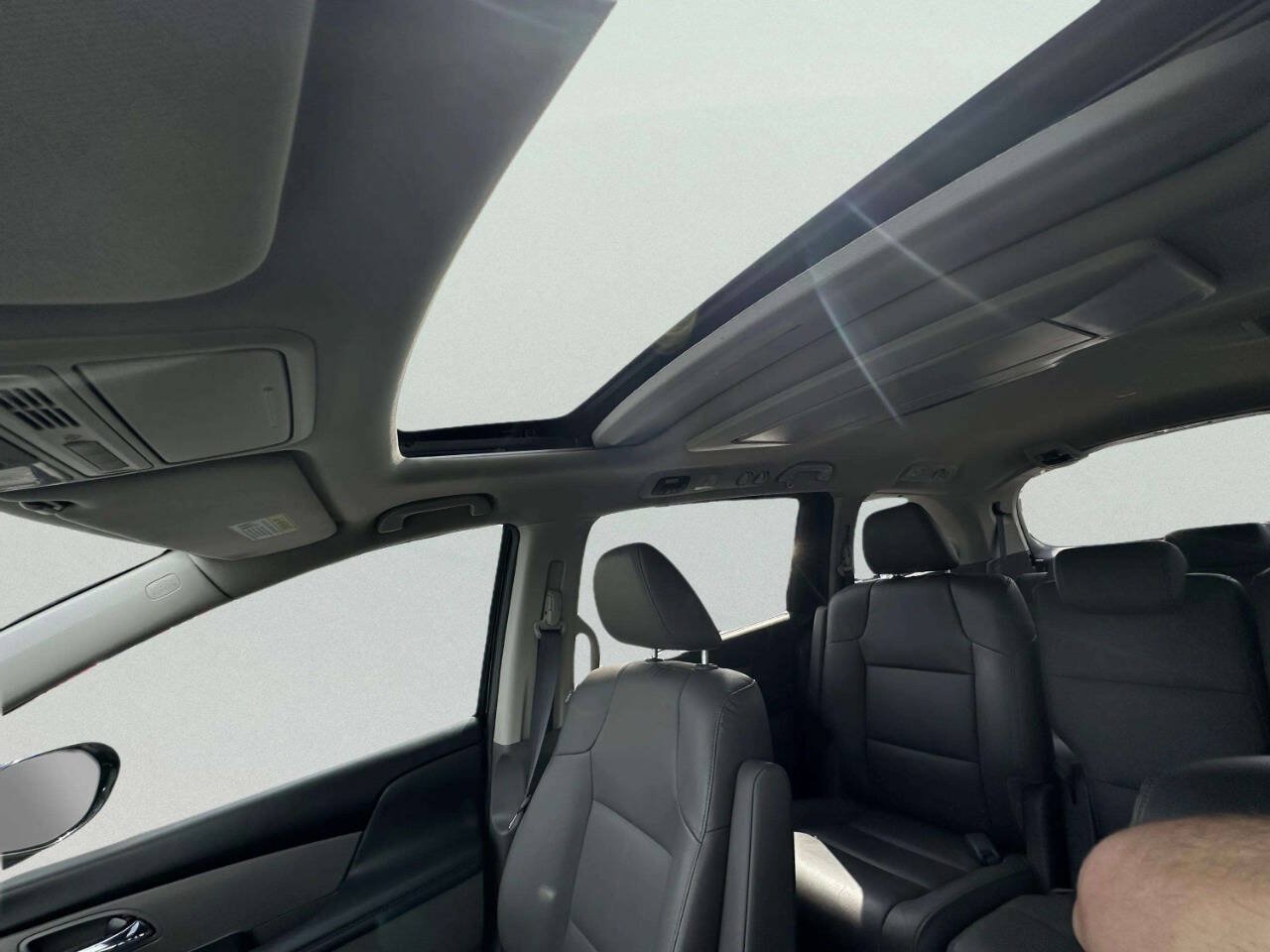 Used 2015 Honda Odyssey Touring Elite image 39