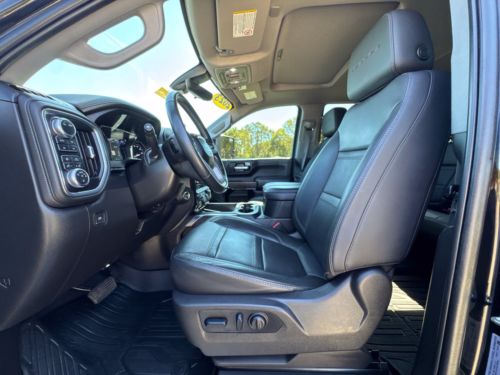 Used 2023 GMC Sierra 3500 Denali w/ Denali Ultimate Package AWD/4WD image 22