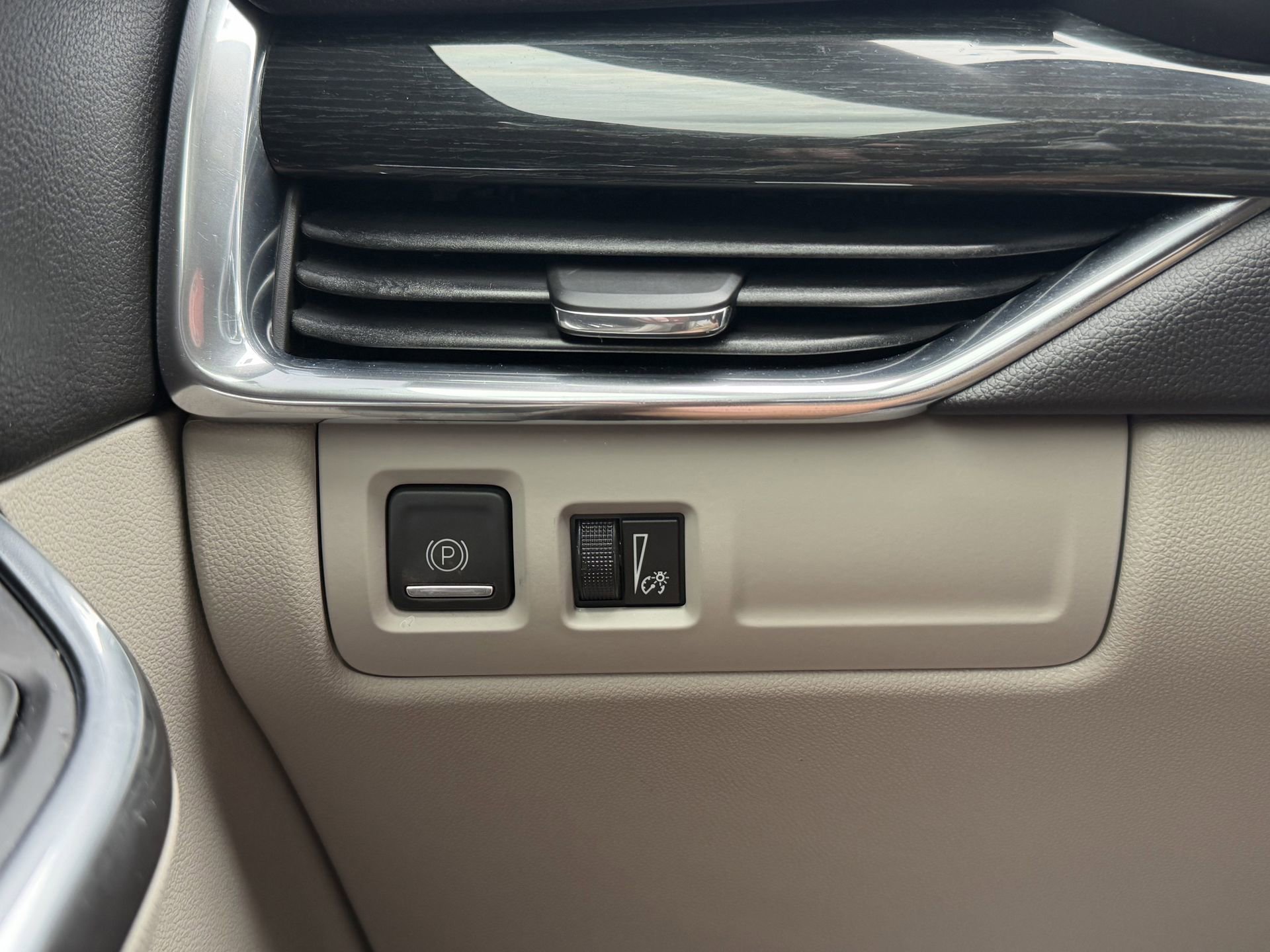 Used 2019 Cadillac XT4 Premium Luxury FWD image 27