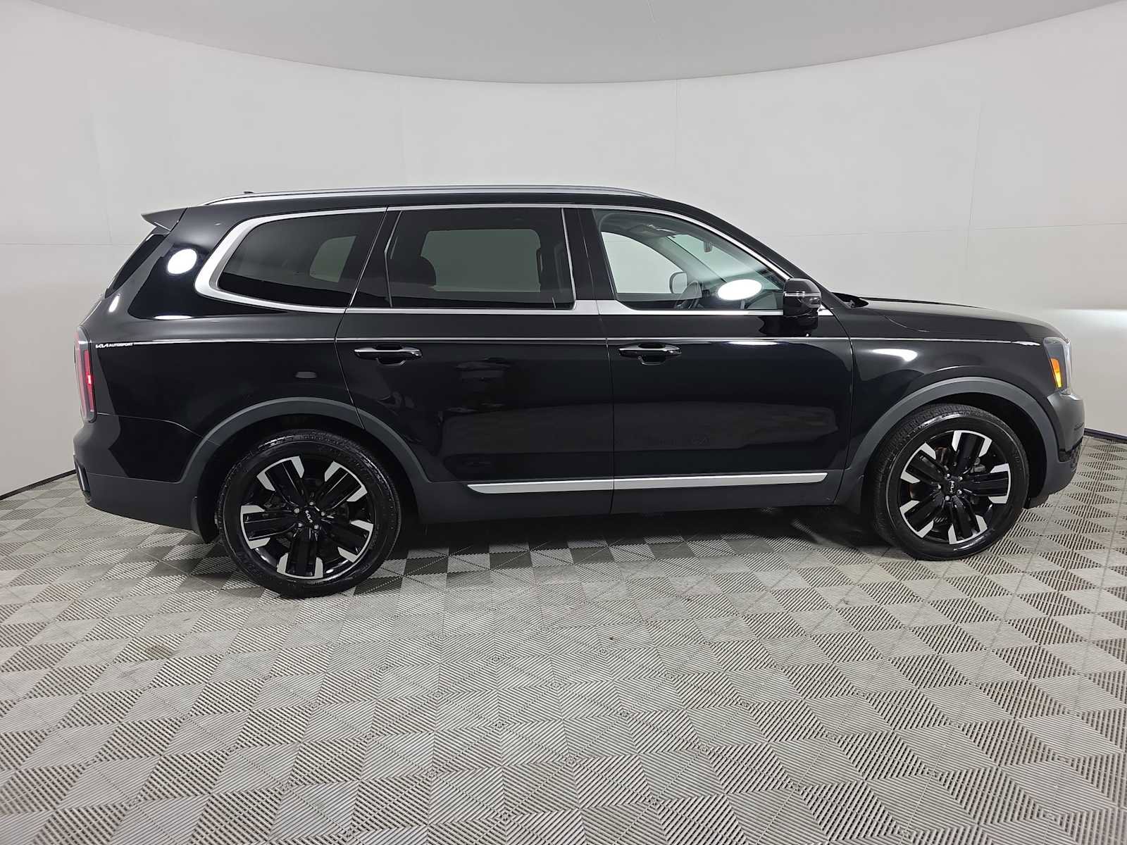 Used 2024 Kia Telluride SX w/ Towing Package image 18