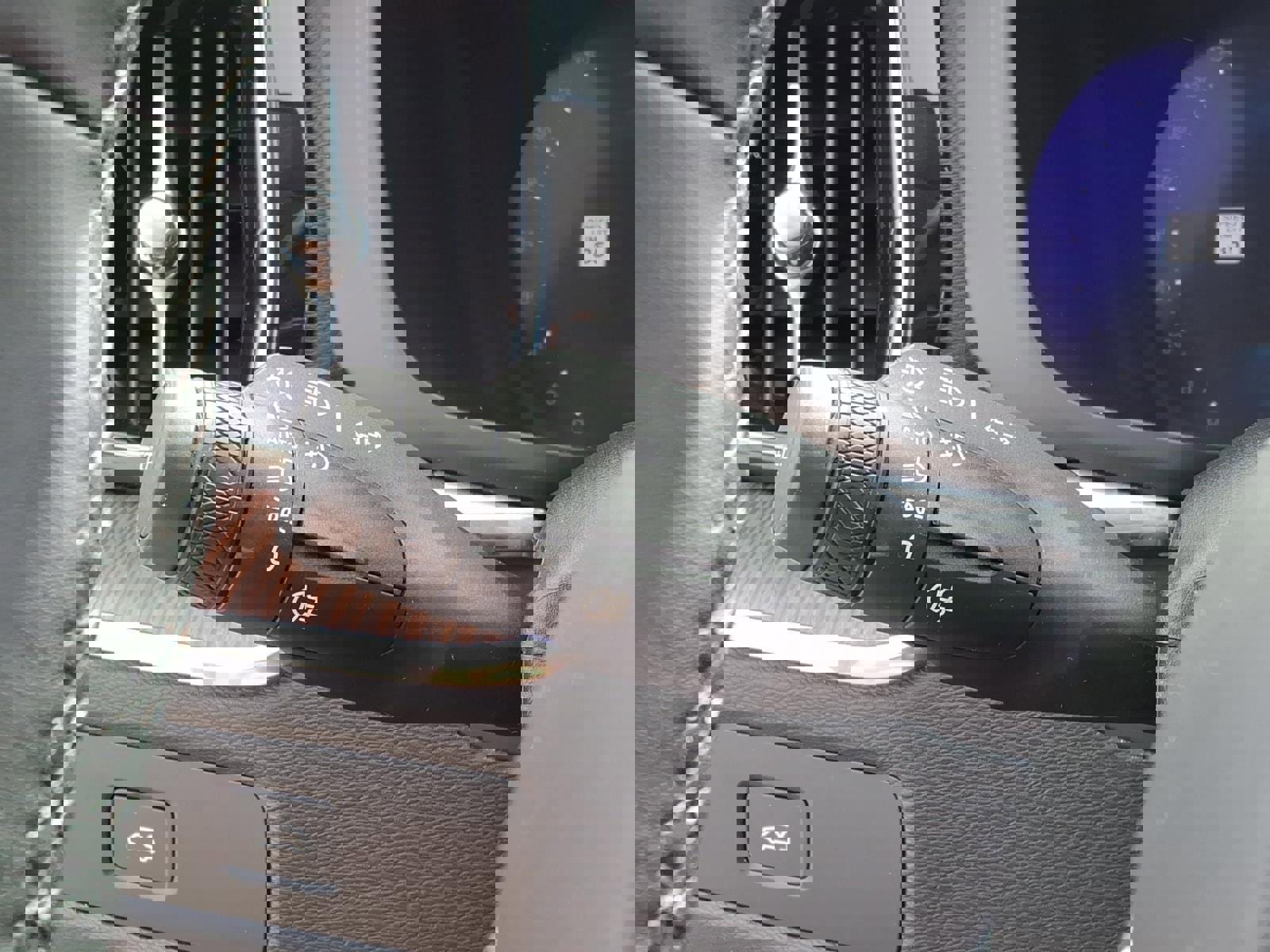 Certified 2023 Volvo XC60 B5 Plus w/ Climate Package AWD/4WD image 26