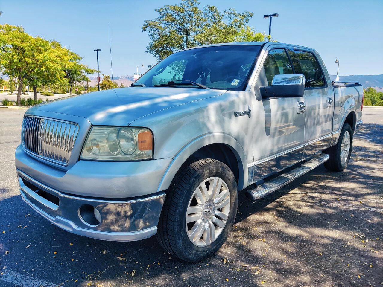 Used 2006 Lincoln Mark LT 4x4 image 2