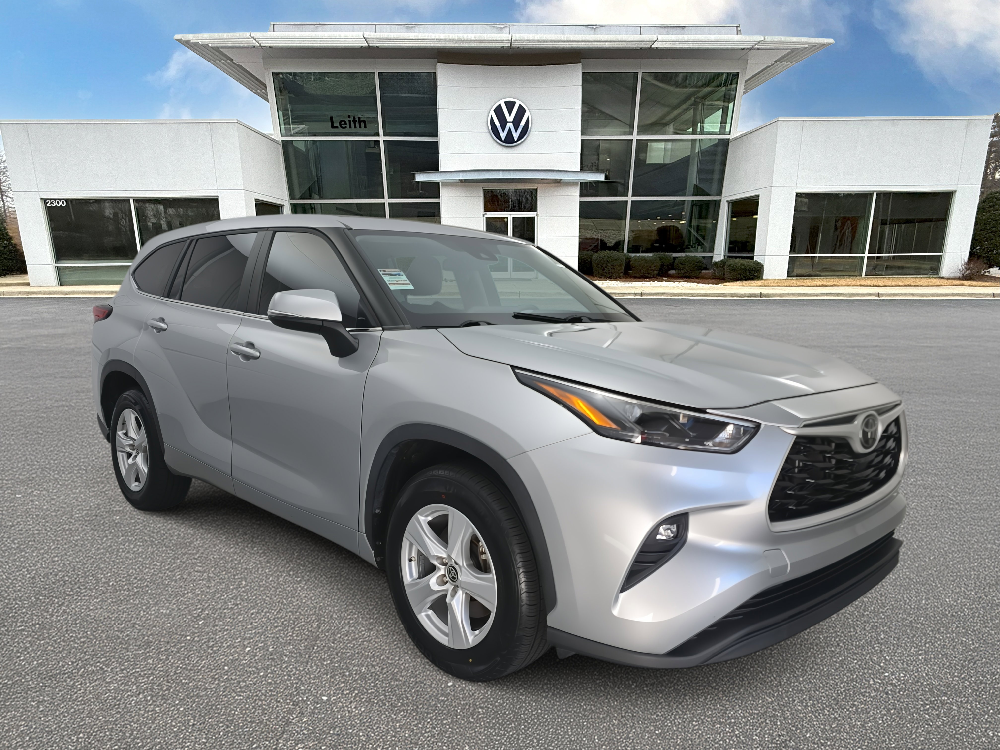 Used 2023 Toyota Highlander LE