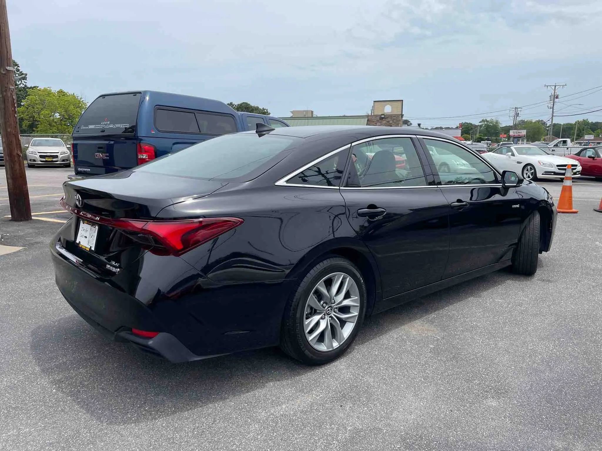 Used 2019 Toyota Avalon XLE image 4
