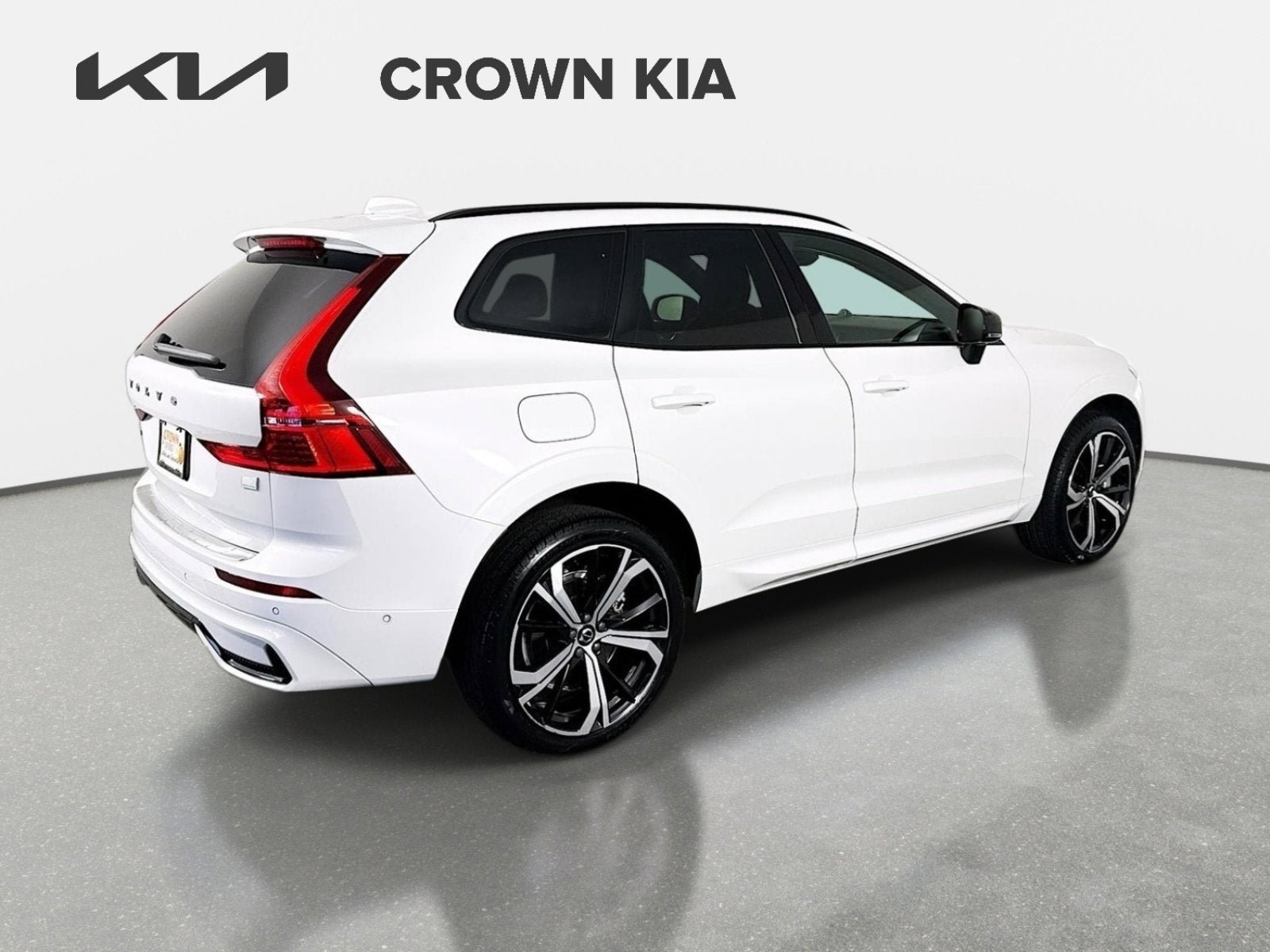 Used 2022 Volvo XC60 T8 R-Design w/ Advanced Package AWD/4WD image 6