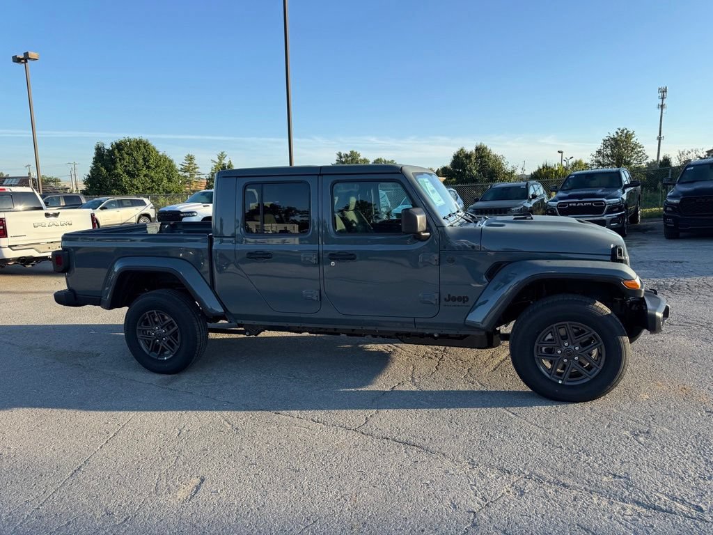 New 2026 Jeep Gladiator Sport AWD/4WD image 5