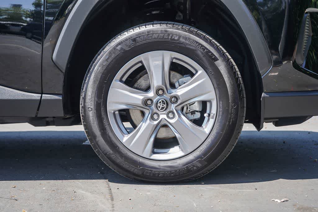 Used 2025 Toyota RAV4 LE AWD/4WD image 9