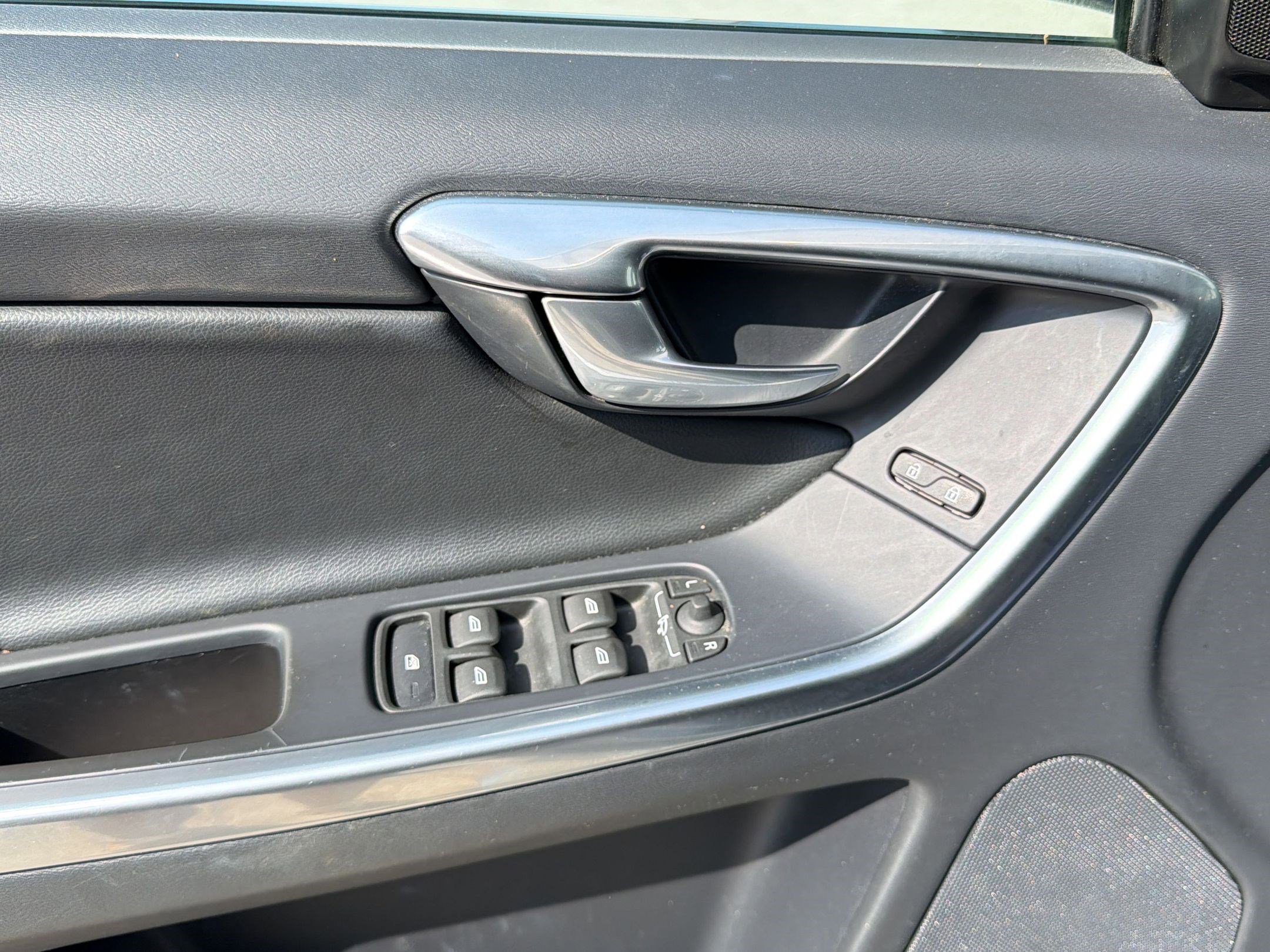 Used 2017 Volvo XC60 T6 Dynamic w/ Climate Package AWD/4WD image 13