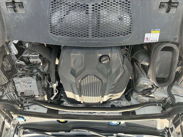 Used 2023 Porsche Macan Turbo AWD/4WD image 18
