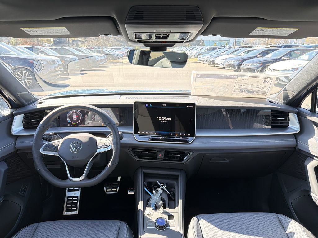 New 2026 Volkswagen Tiguan SE R-Line image 22