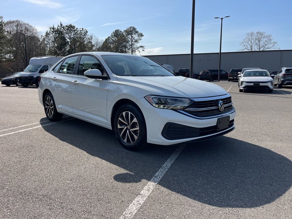 Used 2024 Volkswagen Jetta S image 4