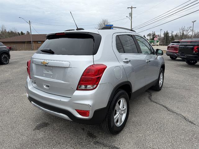 Used 2017 Chevrolet Trax LT w/ LT Convenience Package AWD/4WD image 9