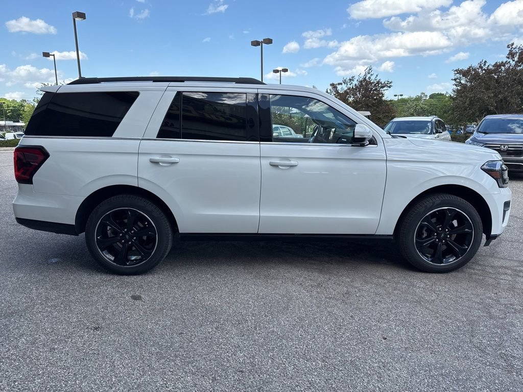 Used 2024 Ford Expedition Limited AWD/4WD image 11