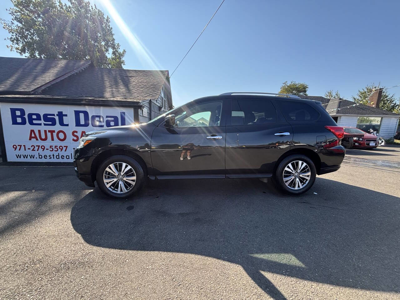 Used 2020 Nissan Pathfinder SL image 1