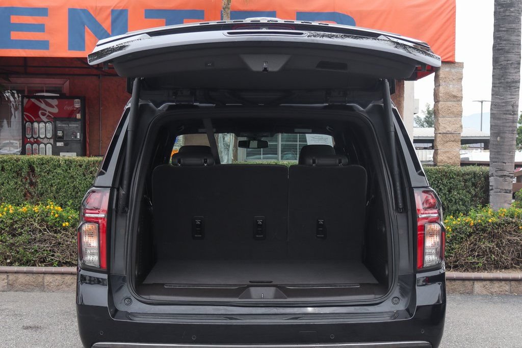 Used 2022 Chevrolet Suburban Z71 w/ Luxury Package AWD/4WD image 8