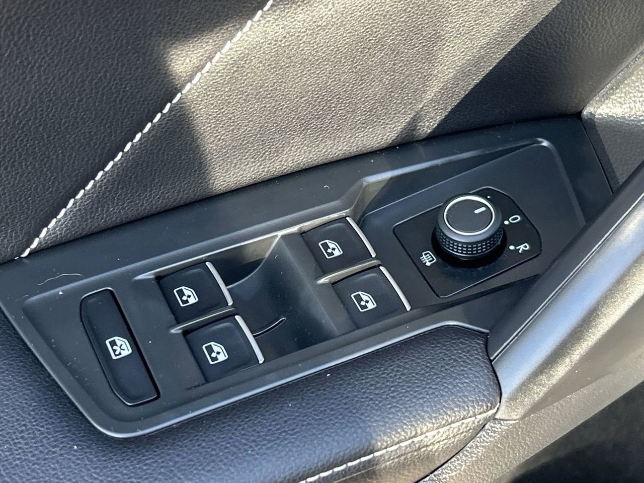 Certified 2023 Volkswagen Tiguan SE FWD image 18