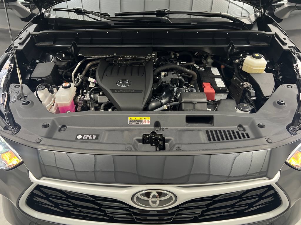 Used 2025 Toyota Highlander XLE FWD image 78