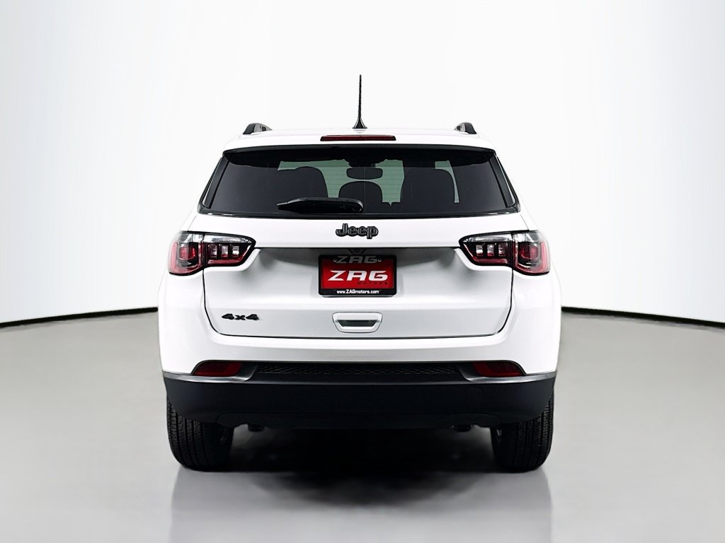 Used 2025 Jeep Compass Latitude w/ Altitude Special Edition AWD/4WD image 4