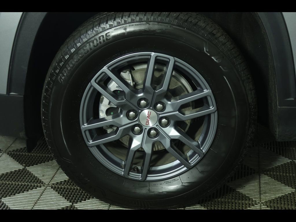 Used 2025 GMC Acadia Elevation image 9