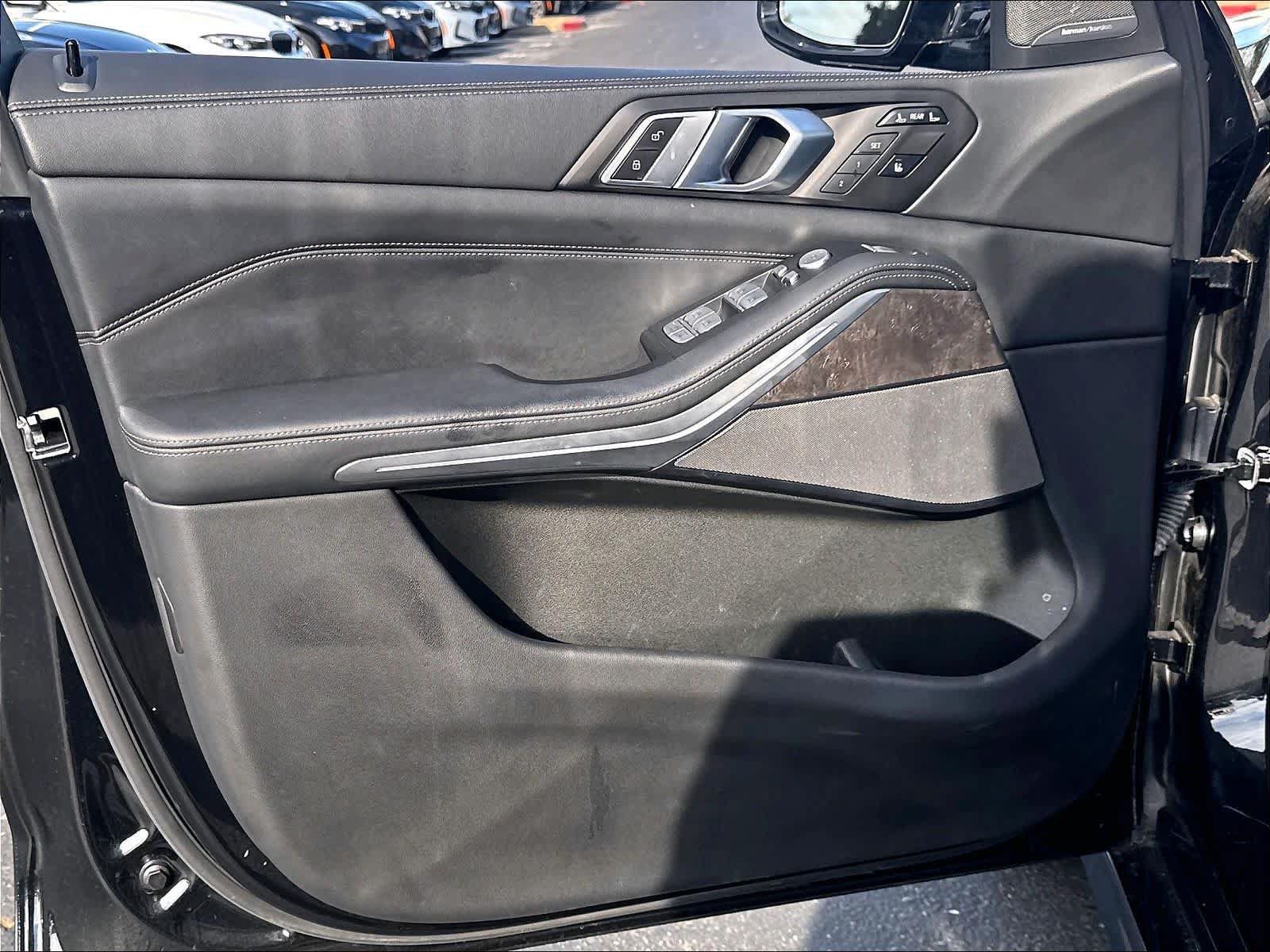 Used 2024 BMW X7 xDrive40i w/ M Sport Package AWD/4WD image 21