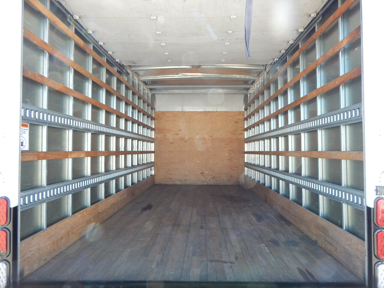 Used 2021 Isuzu NPR RWD image 3