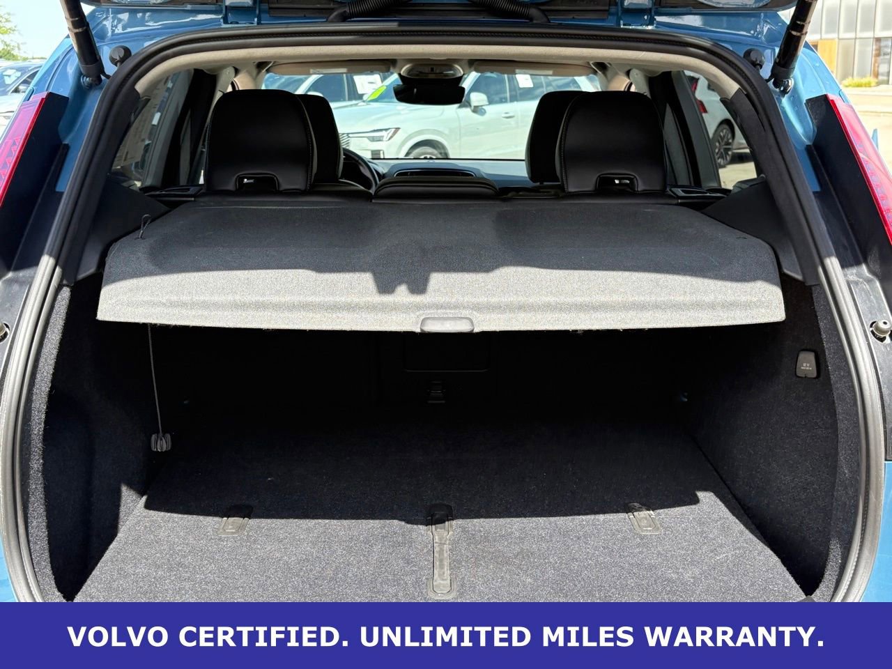 Certified 2025 Volvo XC40 B5 Plus AWD/4WD image 36