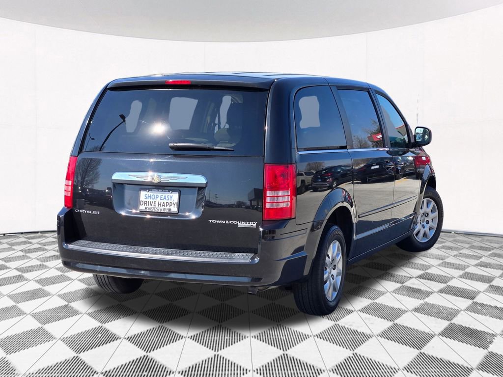 Used 2009 Chrysler Town & Country LX image 16