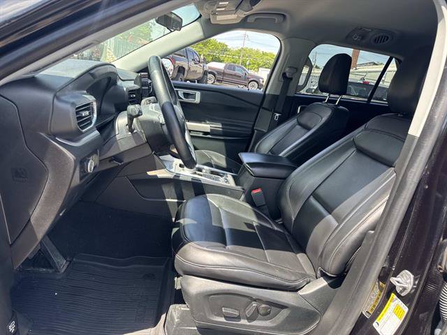 Used 2023 Ford Explorer XLT w/ Equipment Group 202A AWD/4WD image 27