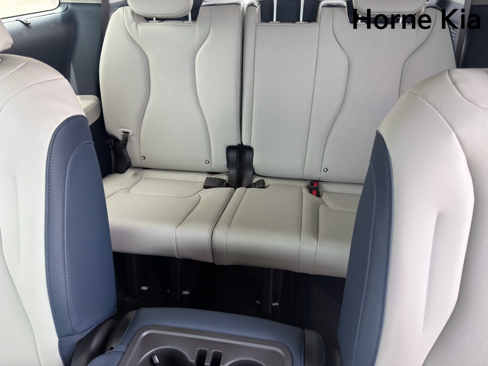 New 2026 Kia Carnival EX FWD image 21