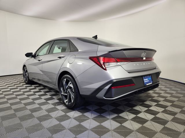 Certified 2025 Hyundai Elantra Sport FWD image 3