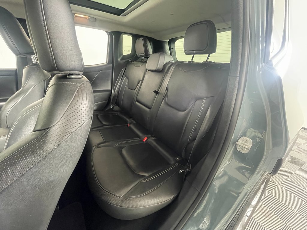 Used 2018 Jeep Renegade Limited w/ UConnect 8.4 Nav Group image 26